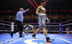 Бивол финишировал Зинада, защитив титул WBA