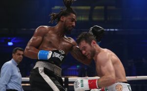 Деметриус Андрейд остановил Люка Килера в 9-ом раунде, защитив титул WBO в среднем весе