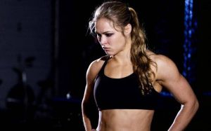 Джо Рогану интересно, насколько сильно Ронда Роузи любит WWE