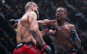 Иржи Прохазка в драматическом поединке остановил Джамаала Хилла на UFC 311