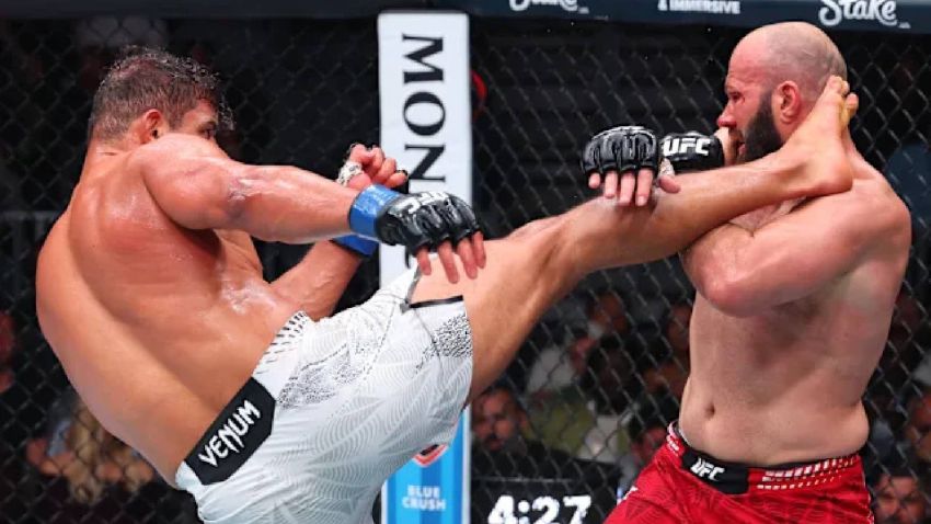 Пауло Коста удосрочил Азамата Мурзаканова на UFC 327