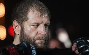 Менеджер Александра Емельяненко сообщил о срыве боя с Бобом Саппом