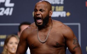 Кто подерется за временный титул полулегкого веса UFC — мнение Кормье