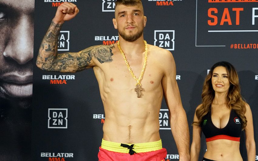 Ярослав Амосов против Дэвида Рикелза на турнире Bellator 225