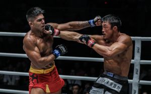 Видео боя Йошихиро Акияма - Агилан Тани ONE Championship: Legendary Quest
