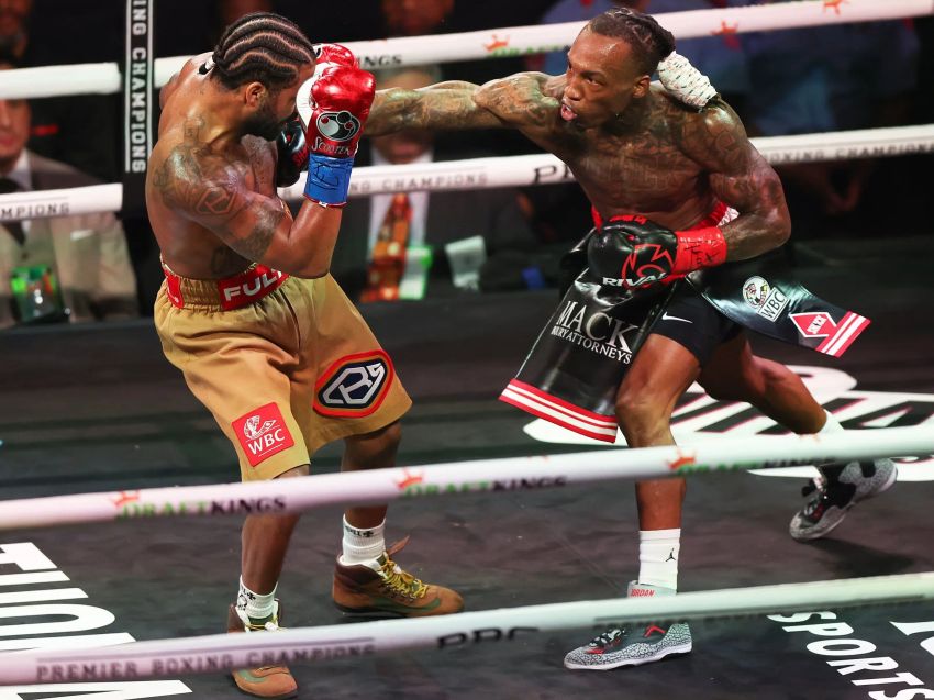 О'Шаки Фостер уверенно прошел Стивена Фултона и завоевал полутитул WBC