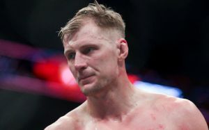 Волков подписал новый контракт с UFC перед боем с Туивасой