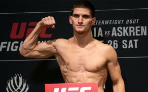 Боец UFC Мовсар Евлоев рассказал, что делает за час 1500 отжиманий