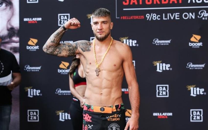 Ярослав Амосов финишировал Дэвида Рикелза на Bellator 225