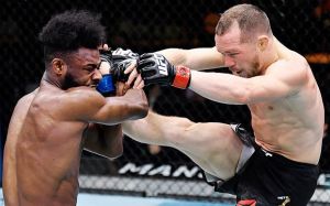 Петр Ян прокомментировал фото Стерлинга с поясом UFC: "Какой же ты трус"