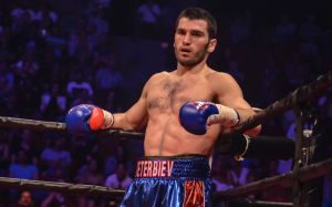 Боб Арум: "Наш матчмейкер сказал, что Смит-младший побьет Бетербиева"