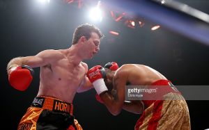 Хорн заставил сдаться возрастного экс-чемпиона Бэйли