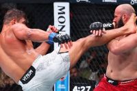 Пауло Коста удосрочил Азамата Мурзаканова на UFC 327