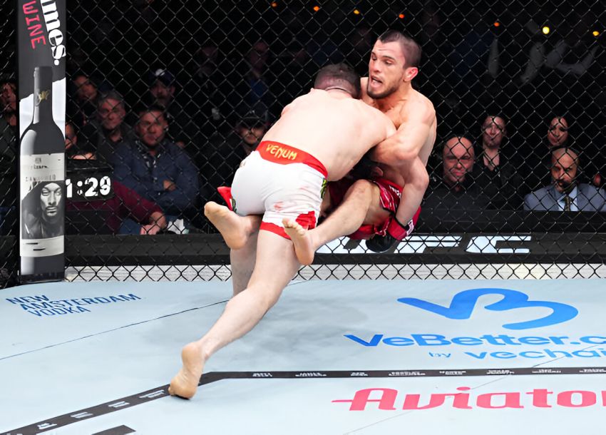 Мераб Двалишвили уверенно защитил титул в бою с Умаром Нурмагомедовым на UFC 311