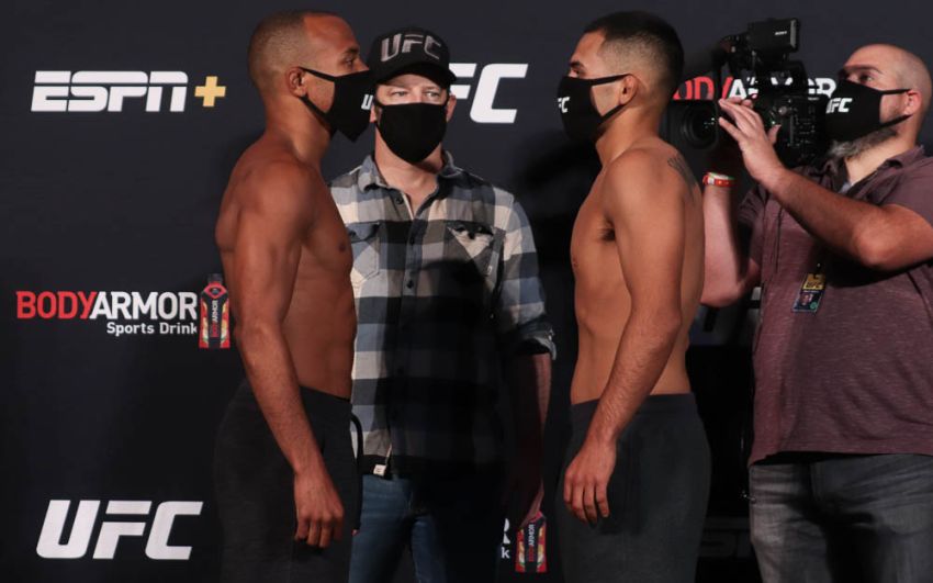 Видео боя Джордан Эспиноза - Марк Де Ла Роса UFC on ESPN 10