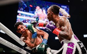 О'Шаки Фостер победил Рэя Варгаса по очкам и завоевал титул WBC во втором полулегком весе