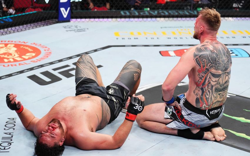 Александр Волков уверенно разобрался с Таем Туивасой на UFC 293