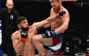 Арман Царукян одержал победу над Мэттом Фреволой на UFC 257
