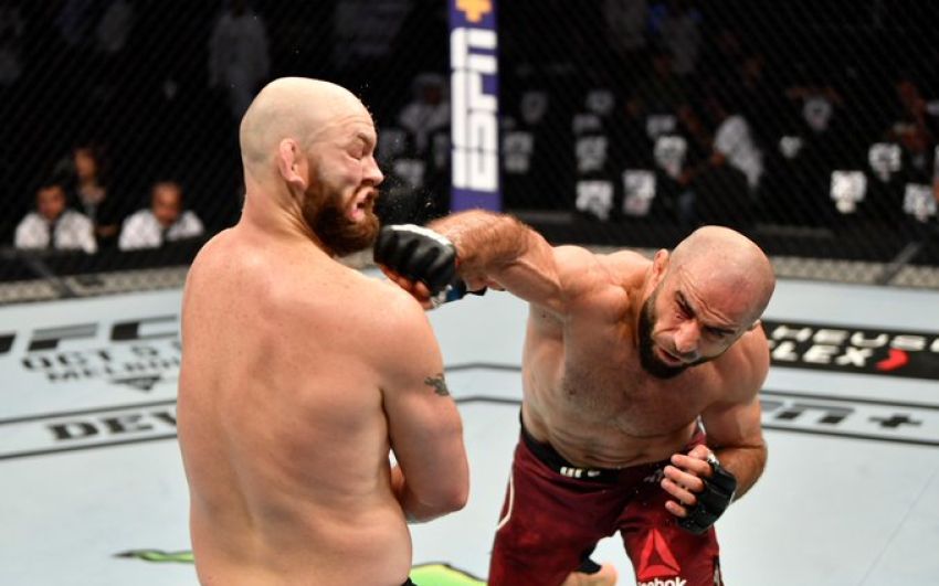 Омари Ахмедов победил Зака Каммингса на UFC 242
