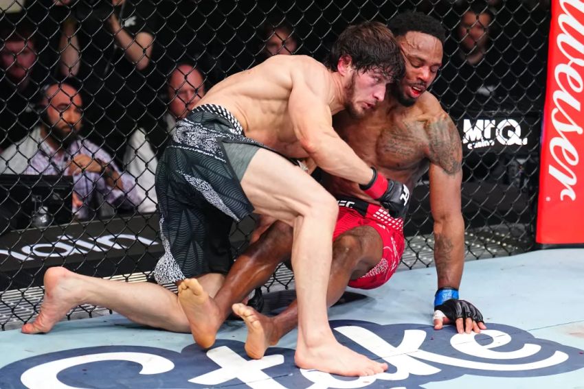 Мовсар Евлоев победил Лерона Мерфи в главном событии UFC Fight Night 270