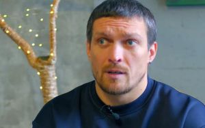 Кристофер Лавджой призывает лишить Усика титулов: "У этого скользкого ублюдка по-прежнему нет боя?"