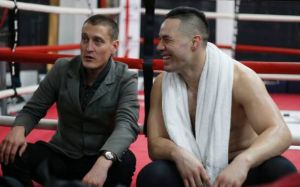 Промоутер Паркера удивлен, что его боксер назвал Джошуа "королем стероидов"