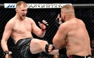 Александр Волков одержал победу в бою с Тыбурой на UFC 267