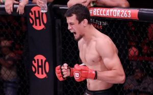 Усман Нурмагомедов "задушил" Патрика Пиетилу на Bellator 269