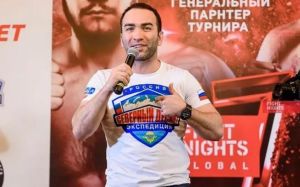 "Гаджиев - никто и звать его никак". Емельяненко жестко ответил Камилу