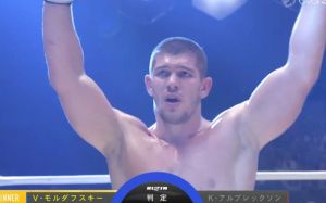 Видео боя Шимон Байор - Валентин Молдавский Rizin 3