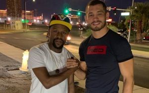 Махмуд Мурадов о дружбе с Мейвезером: "Его пост в Instagram помог мне попасть в UFC"