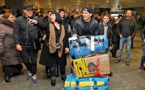 Александр Усик вернулся домой: как чемпиона встречали в Украине