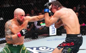 Алекс Волкановски вернул титул в бою против Диего Лопеса на UFC 314