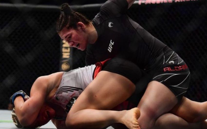 Яна Куницкая досрочно проиграла Ирен Алдане на UFC 264