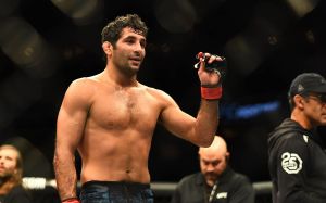 Бенеил Дариуш "задушил" Фрэнка Камачо в первом раунде на UFC Fight Night 162