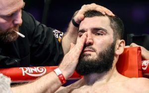 Тренер Бетербиева отреагировал на исключение Артура из рейтинга The Ring