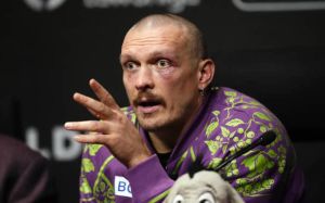 Александр Усик отреагировал на решение WBO назначить ему бой с Паркером
