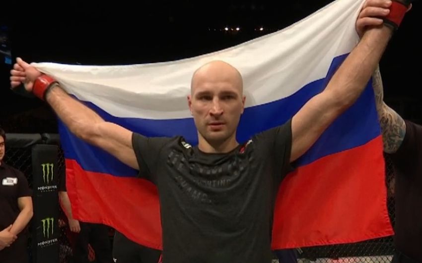 Александр Яковлев победил удушением Алекса Да Сильву на UFC Fight Night 149 