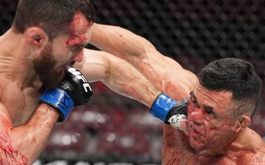Сергей Морозов проиграл удушающим приемом Де Андраде на UFC 271