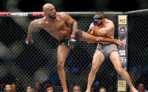 Джон Джонс: "Рейес перестал драться в чемпионских раундах на UFC 247"