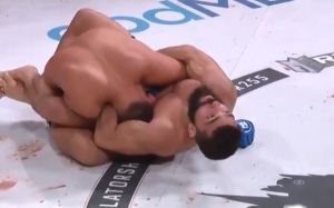 Патрисио Фрейре "задушил" Эммануэля Санчеса в реванше на Bellator 255