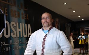 Александр Усик обратился к украинским воинам: "Силы вам, точности, мирного неба над головой"