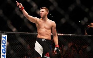 Дэн Хукер уверенно победил Эла Яквинту на UFC 243