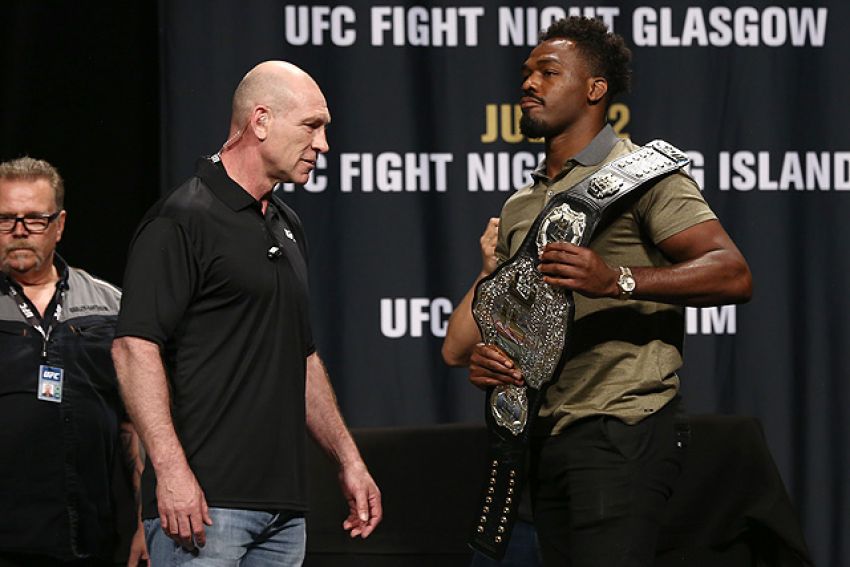 Джон Джонс высмеял Дэниеля Кормье за инцидент со взвешиванием на UFC 210