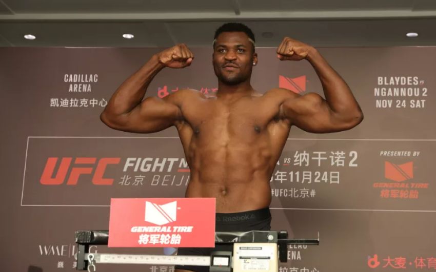 Видео взвешивания участников турнира UFC Fight Night 141