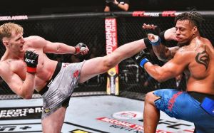 Александр Волков одержал верх над Грегом Харди на UFC Fight Night 163