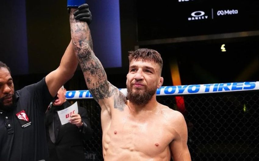 Ярослав Амосов засабмитил Хоэля Альвареса во втором раунде на UFC 328