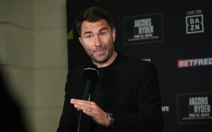 Эдди Хирн: "Я получил письмо от Mayweather Promotions, в котором сказано, чтобы прекратил говорить о Дэвисе"