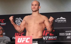 Видео взвешивания участников турнира UFC Fight Night 133: Дос Сантос - Иванов