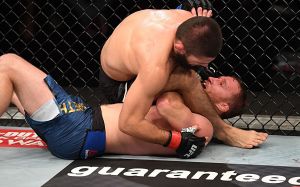 Хабиб Нурмагомедов получил награду от UFC за лучший болевой прием года
